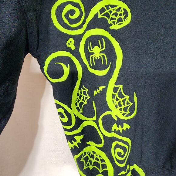 Beetlejuice graphic sweatshirt women's Medium - Picture 6 of 6